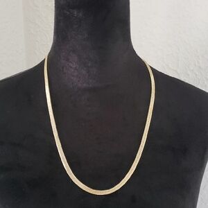 Elegant Gold Necklace and Bracelet Set